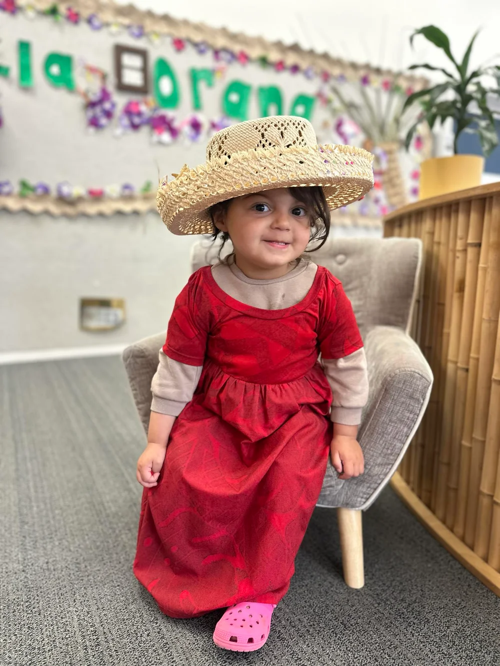 A tamaiti wearing a woven hat during Peu Maori